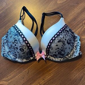 Victoria’s Secret Very Sexy Push-up bra 32C